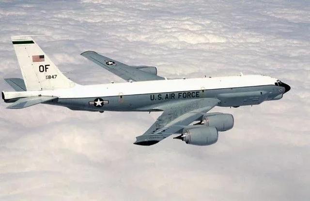 “飞机守望”推特账号公布美军这架RC-135电子侦察机进入南海