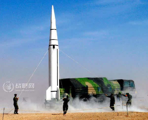 各国火箭发射失败的图片_火箭的发射速度_火箭军夜间发射训练