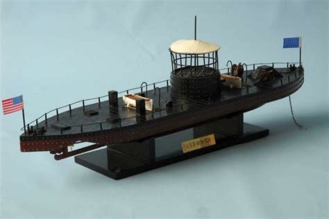 1891年出访日本时停泊在长崎的定远舰刘步蟾“遍地球第一等铁甲船”