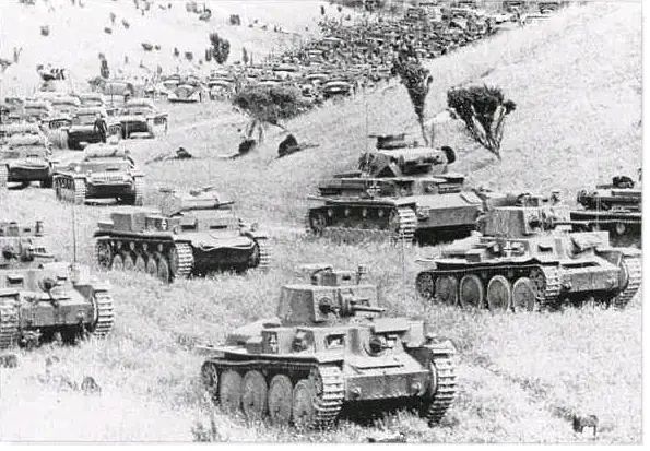 德军装甲掷弹兵师中装配他突击炮和坦克，还有大量摩托化步兵