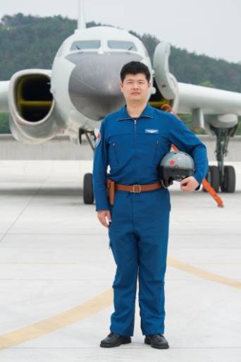 新中国空军第一人_新三国演义一人多角_中国现代空军电视剧