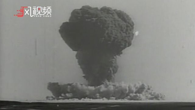 1985年我国第1颗原子弹爆轰记念碑落成(图)