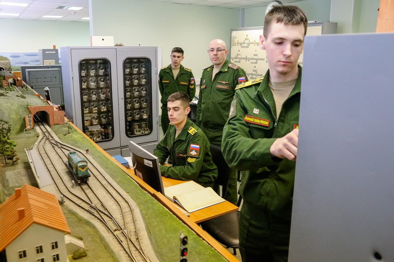 俄罗斯军队_俄罗斯会不会援助亲俄武装_俄罗斯武装力量合成军队学院