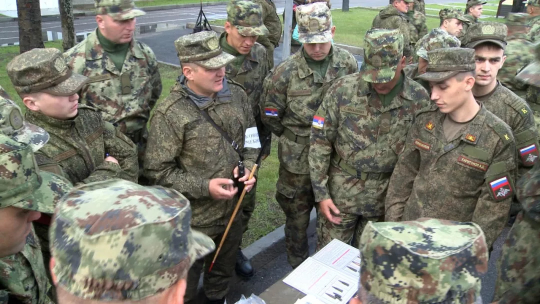 俄罗斯武装力量合成军队学院_俄罗斯会不会援助亲俄武装_俄罗斯军队