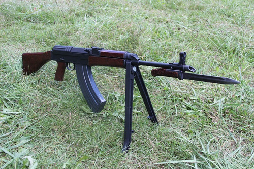 
出口到乌干达的56-1礼宾枪这些材料在后来都有使用