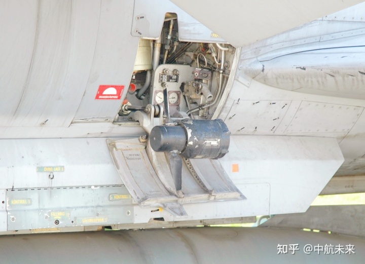 中国垂直起降战斗机18_中国飞机起降视频_液压垂直弯轨机