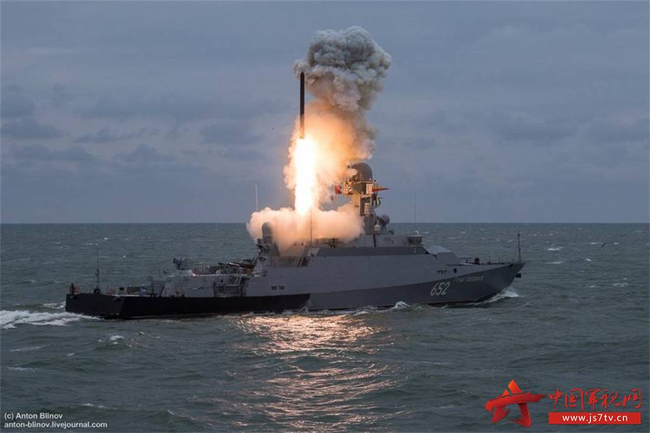 056型轻型护卫舰首舰蚌埠号(舷号582)_22350型护卫舰首舰戈尔什科夫元帅号_中国最新型导弹护卫舰