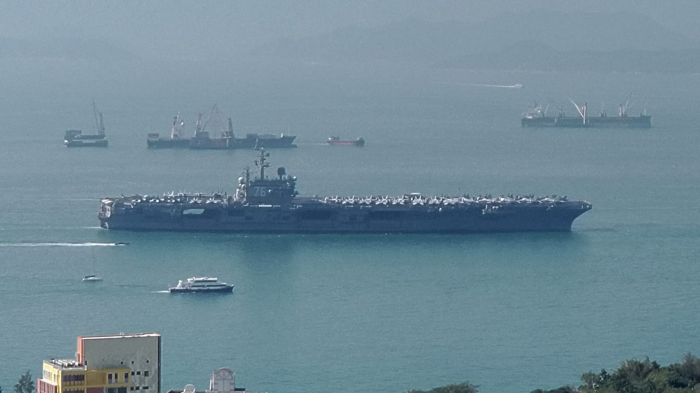 美国航空母舰驶入南海_美国航母驶入南海中国做出何反应_美国南海航母突然撤退