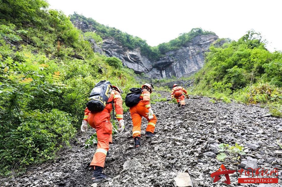 台空军花莲基地两架军机失事3名飞官失联(图)