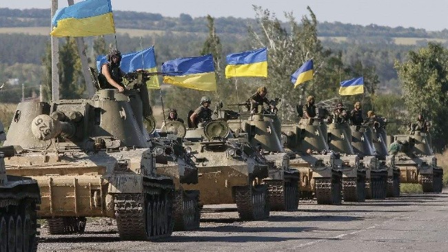 乌克兰局势 俄罗斯_乌克兰与俄罗斯局势_乌克兰称已击毁入侵的俄罗斯车队 地区局势重陷紧