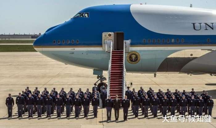 西部战区兰州军区空军通讯机务兵_空军一号飞机中的通讯中心在哪_空军派飞机迎接志愿军英魂回家