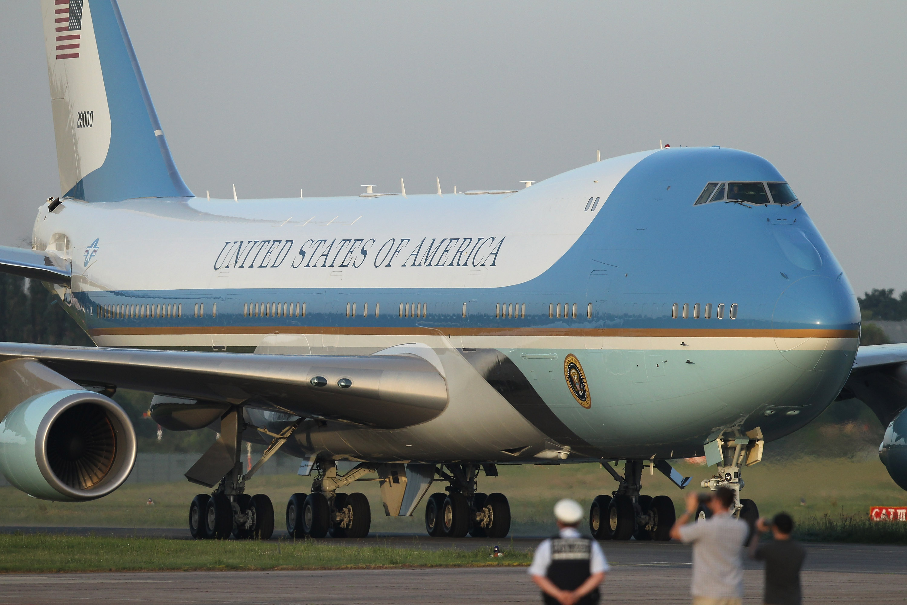 志愿军空军有多少飞机_空军飞行员胡寿根5060年代击落台湾飞机_空军一号飞机中的通讯中心在哪