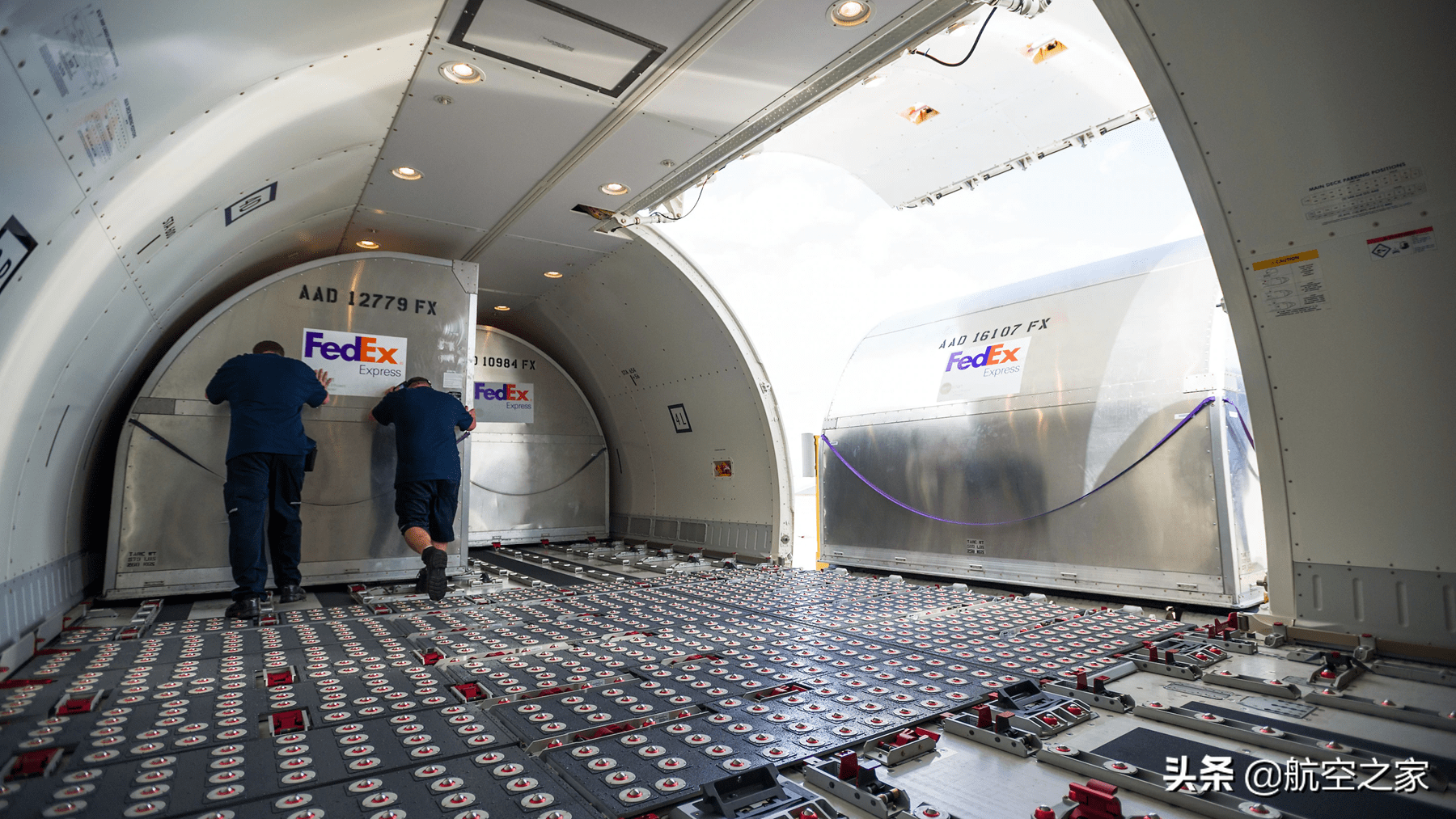 几款运输机ProMax吧1.空客A300-700L超级大白鲸运输机