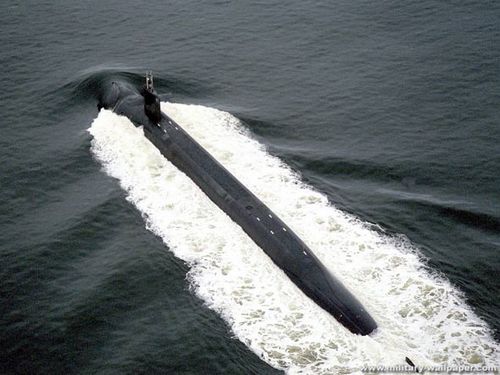 中国第一代“汉”级攻击型核潜艇“服役”(图)