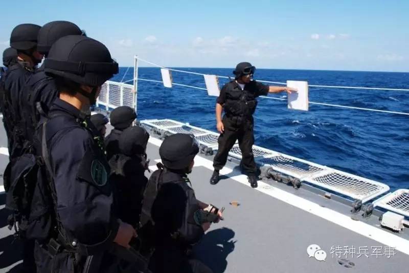 中国海军发布海军特种部队“蛟龙”突击队训练画面(组图)
