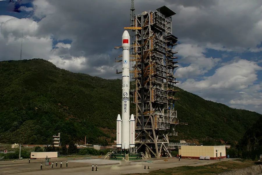 2015年前长征火箭家族：卫星与火箭则极大提高了中国科技与制造的上限