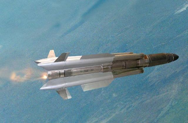 
俄航母杀手锆石反舰导弹首次试射无力拦截导弹(图)