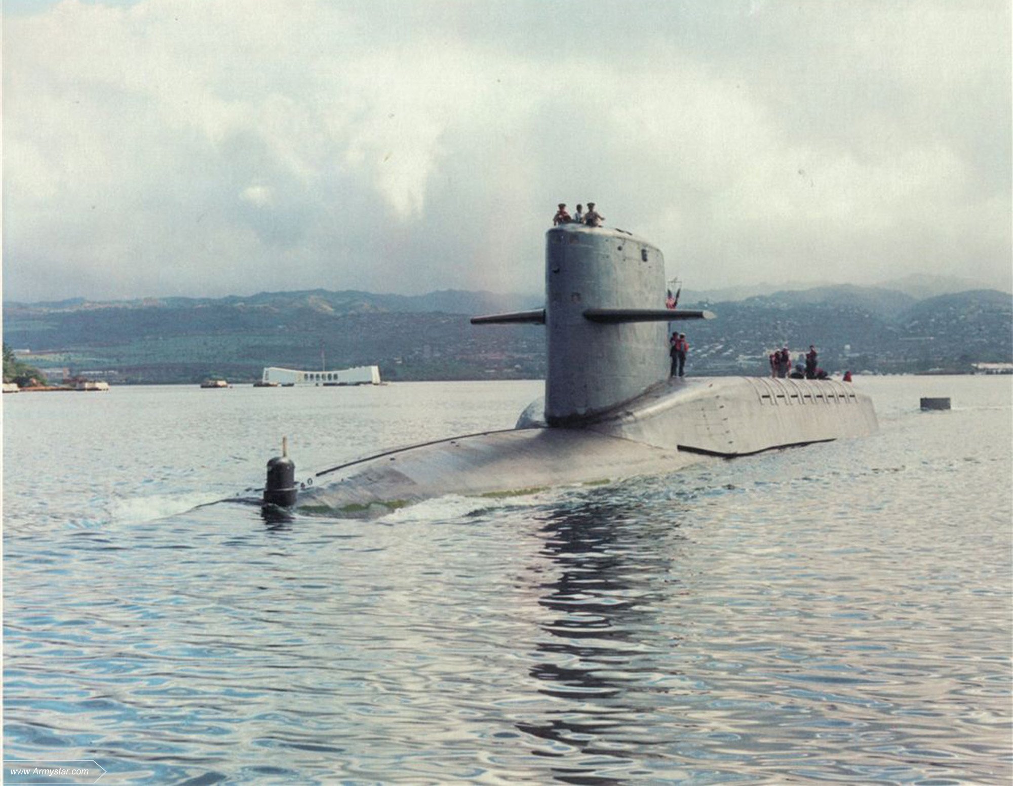 英国“前卫级”核潜艇“警惕”号停靠在35名潜艇士兵被感染