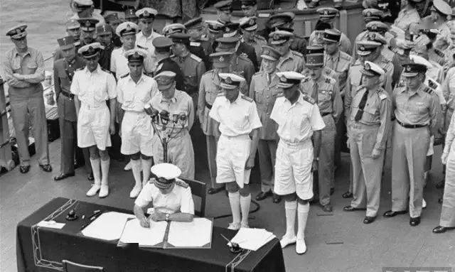 1945年9月2日上午9时日本投降仪式在南京举行