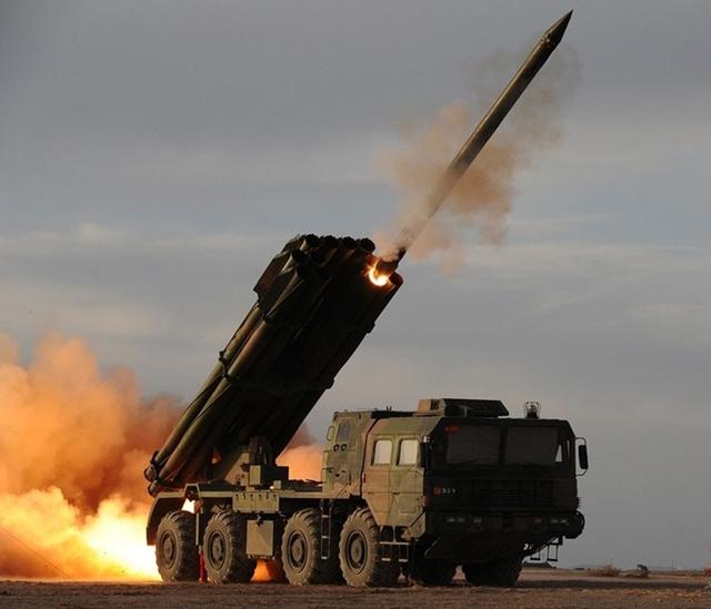 中国火箭炮 能打 400毫米_300毫米火箭炮_03式300毫米火箭炮