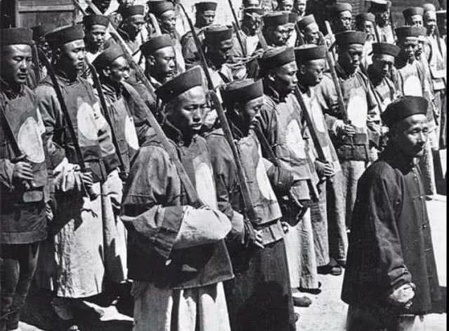 清朝的军事实力停步退化，清政府又尝试过解决这些问题