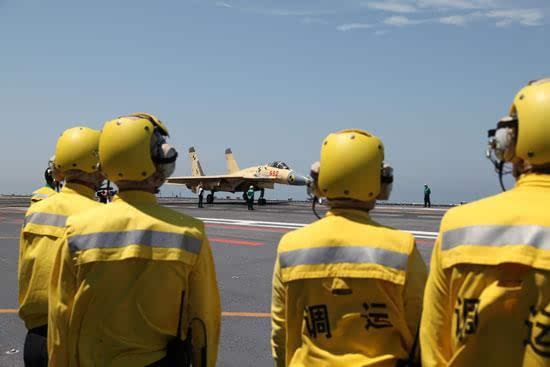 辽宁号航空母甲版多厚_中国辽宁号航空母舰有多大_航空母舰有多大辽宁号多大