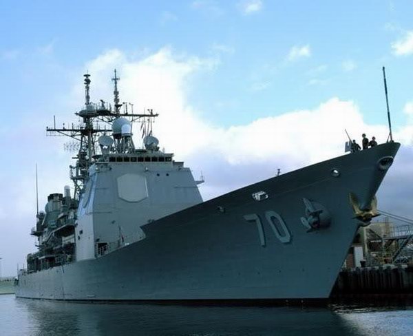 美军舰穿越台湾海峡是在展示威慑力自然是不够看衰落了？