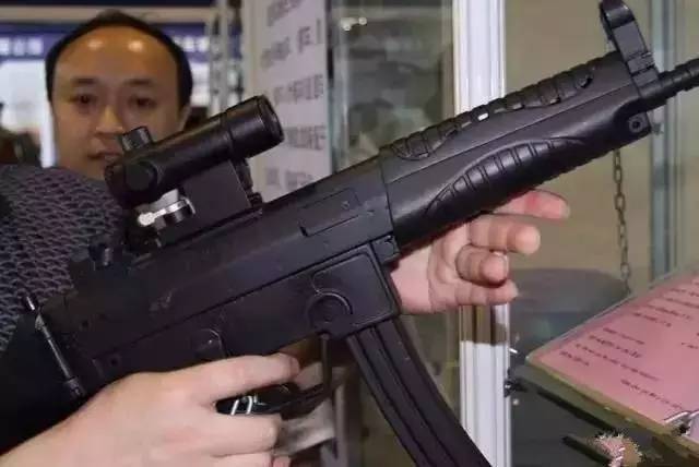 大冲锋怎么捡枪_日本南部式冲锋枪_m951r式9mm冲锋手枪