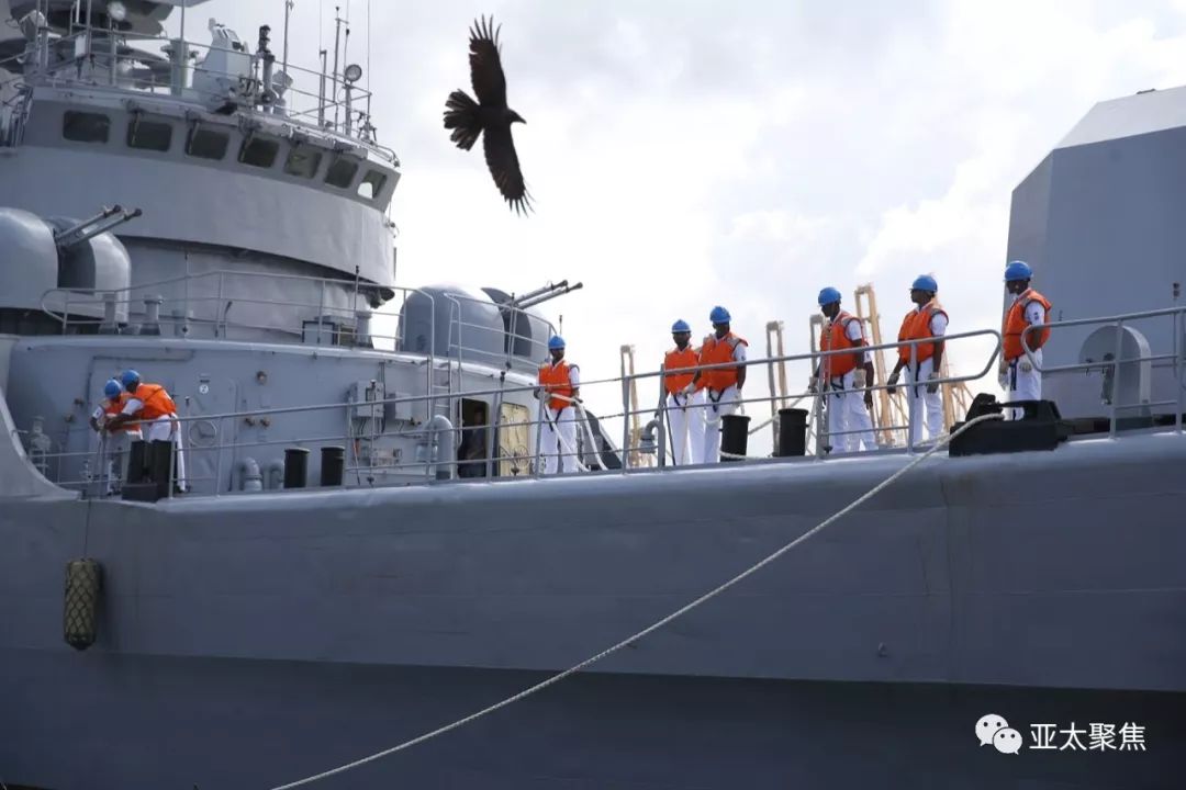 中国新一代大型护卫舰_大型护卫犬品种大全_056b护卫舰首舰