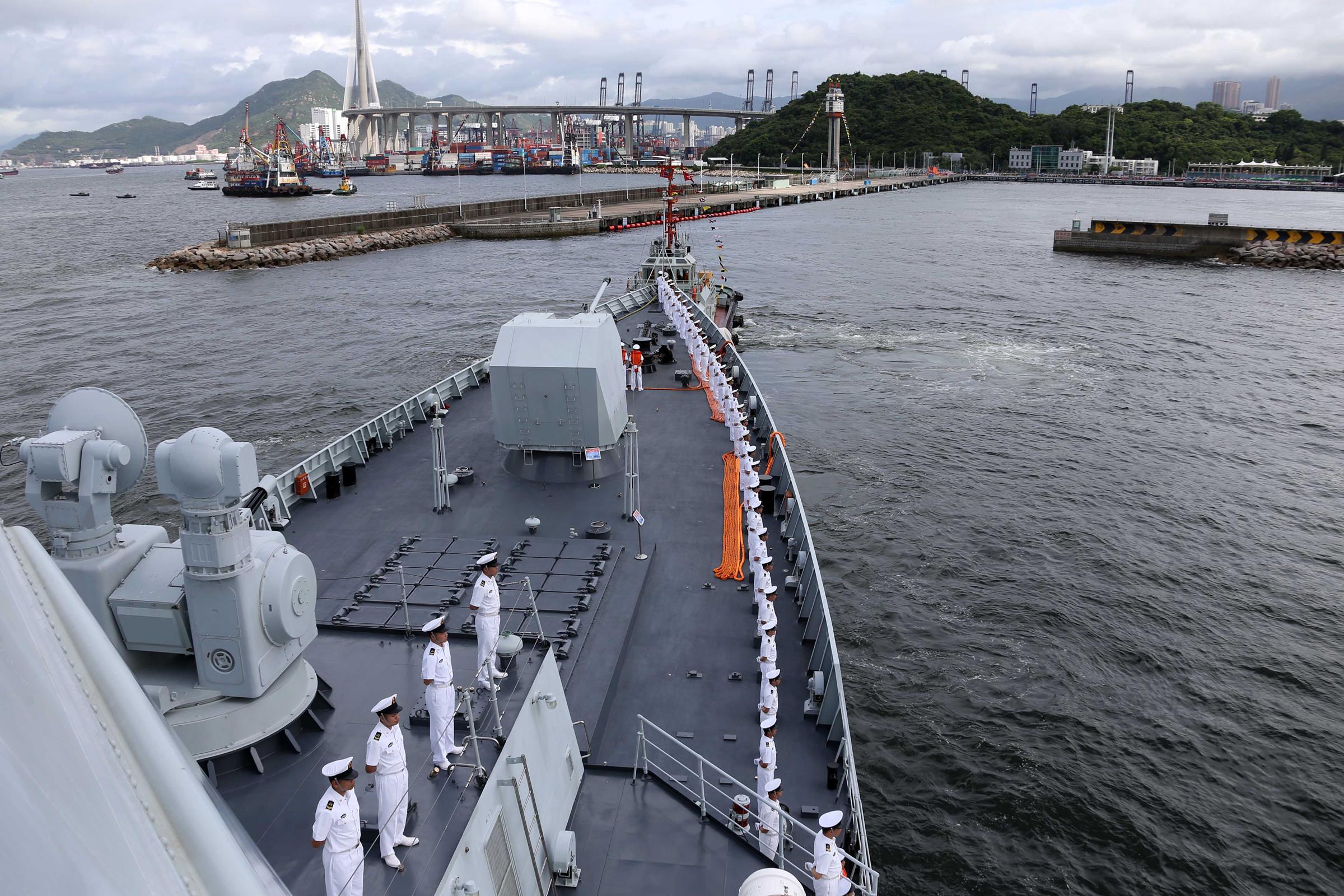 中国新一代大型护卫舰_大型护卫犬品种大全_中国舰对舰导弹