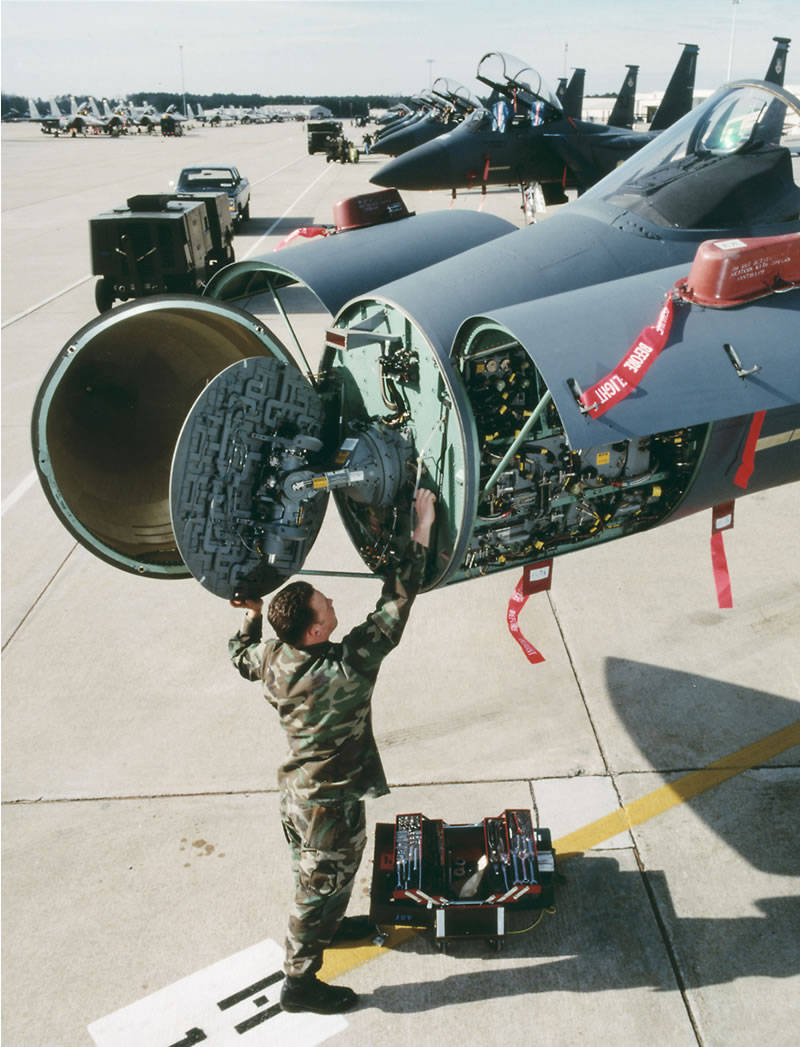 日本f15战斗机那年装备_f15天空战斗_f15战斗机内油航程