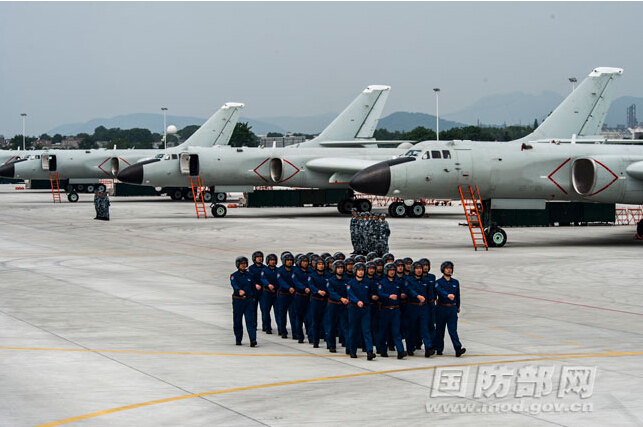 空军第三飞行学院_中国人民解放军空军八一飞行表演队_外军空军峡谷飞行视频