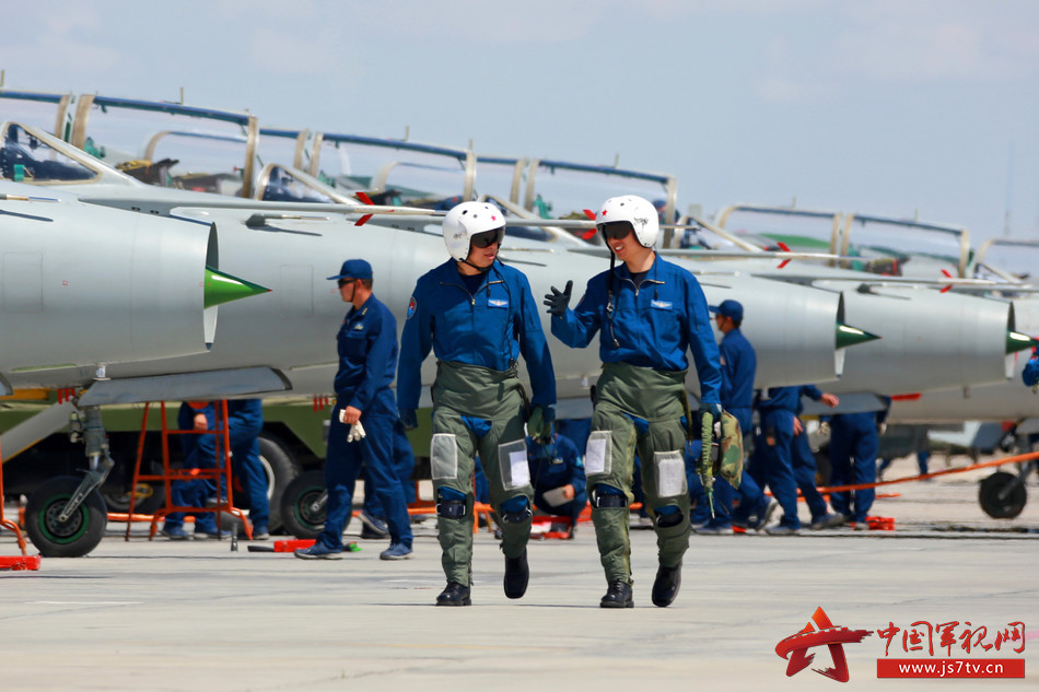 中国空军招飞宣传片你就是传奇_空军招飞局_空军招飞定选展开