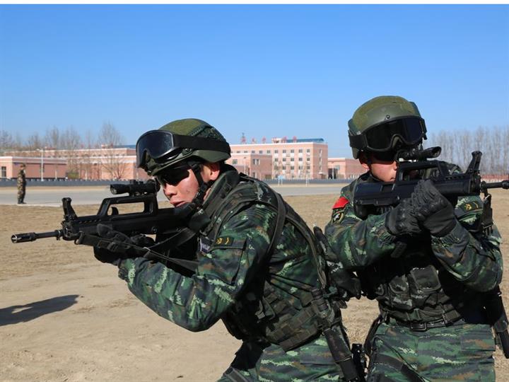 中国武警部队反恐特战力量再添新成员：武警新疆总队代号山鹰“突击队”