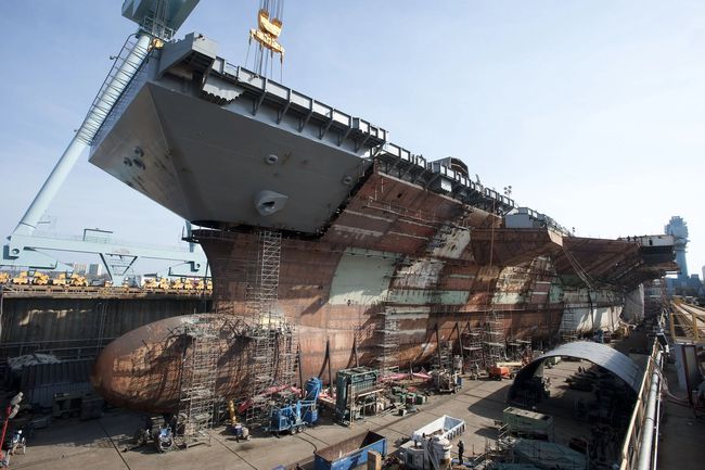 美海军为“福特”级核动力航母举行钢板切割仪式