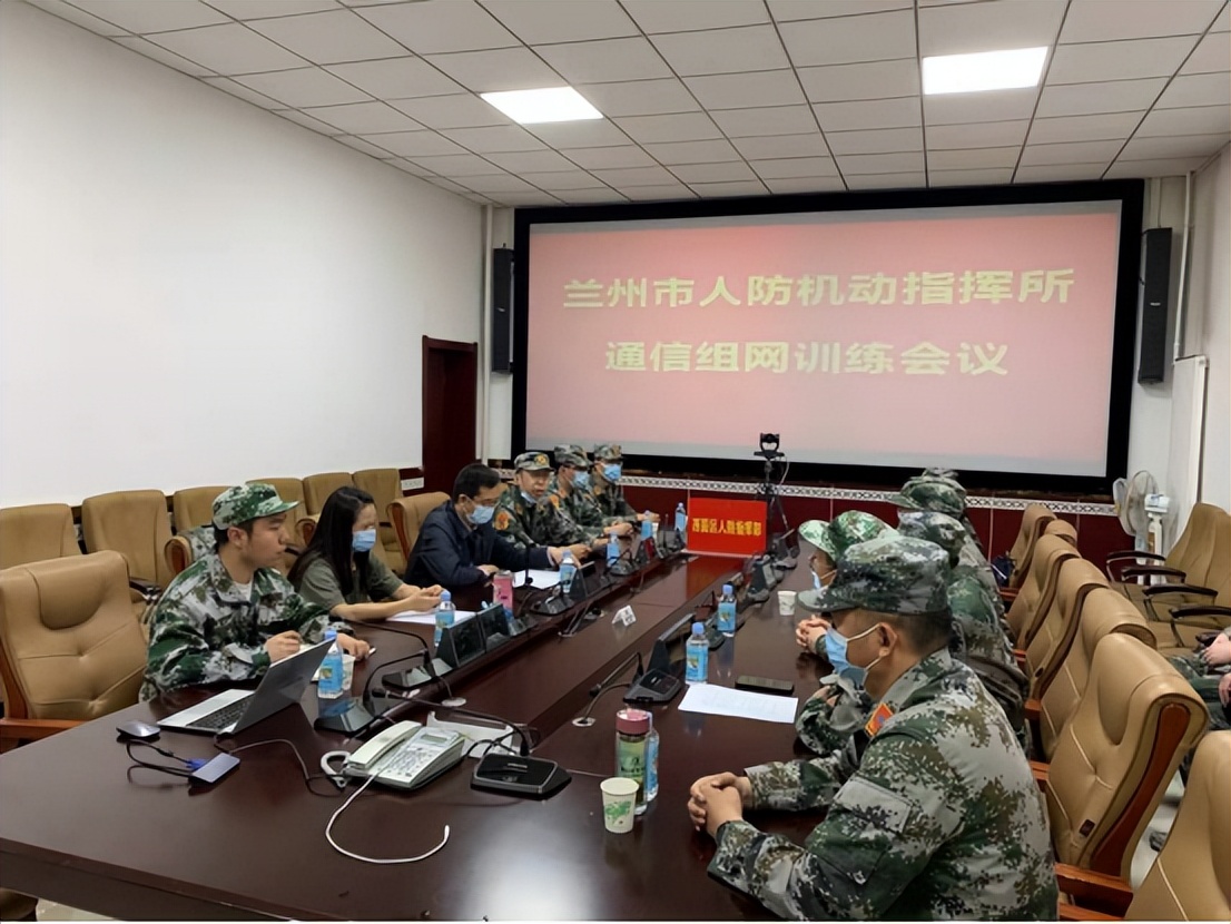 防空袭演练图片标准_小学防踩踏演练图片_防地震演练手抄报图片