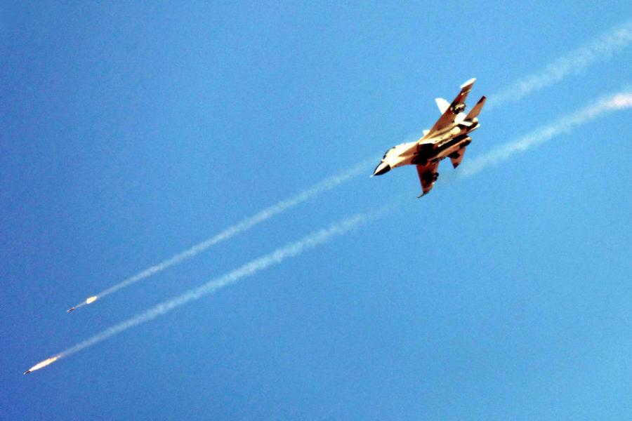 f22战斗机载油量_f22战斗机有多厉害_f22和f35哪个厉害