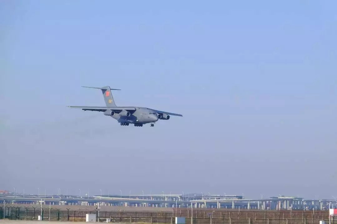 李晨新演的空军电视剧_空军15式新臂章_新中国空军第一人