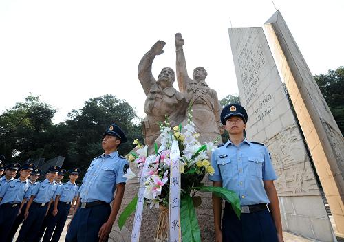 一人多户打新_新中国空军第一人_空军刘家新