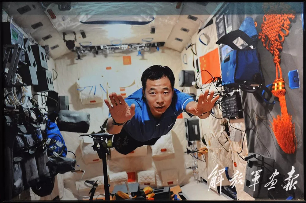 中国第一个飞向外太空的人是_飞向宇宙太空游侠_人是太空人的实验品 pdf
