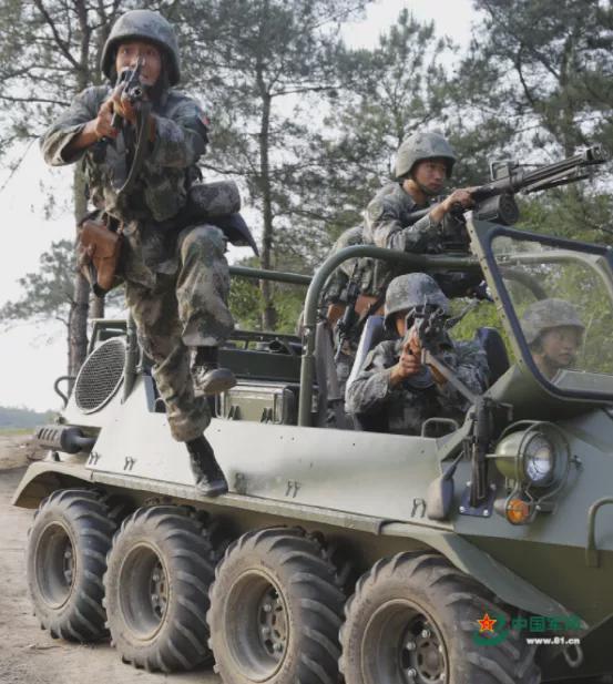 中印轻武器步兵的独立渗透攻击攻击的优势和灵活的战术