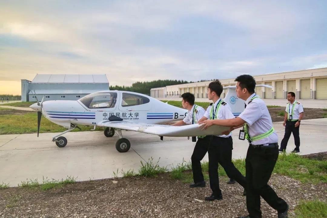 中国飞龙通用航空有限公司待遇咋样_中国飞龙通用航空公司_天津航空有限责任公司应届生待遇怎么样