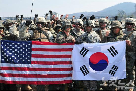 韩美军演今天开始 朝鲜警告将核打击_美军打击恐怖分子电影_美军打击叙利亚机场